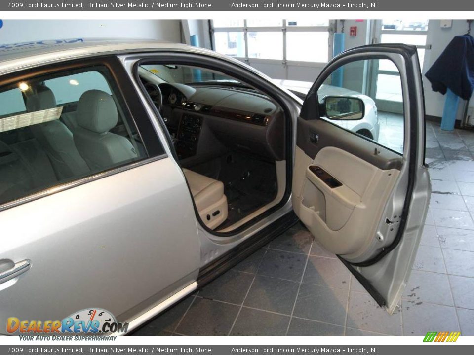 2009 Ford Taurus Limited Brilliant Silver Metallic / Medium Light Stone Photo #32