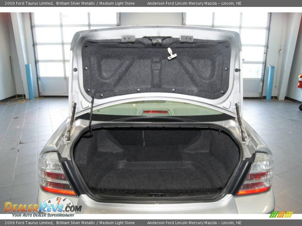 2009 Ford Taurus Limited Brilliant Silver Metallic / Medium Light Stone Photo #33