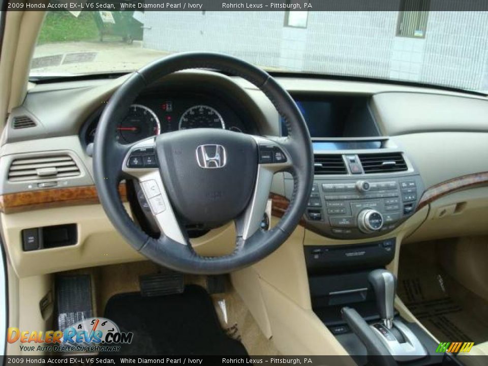 2009 Honda Accord EX-L V6 Sedan White Diamond Pearl / Ivory Photo #10