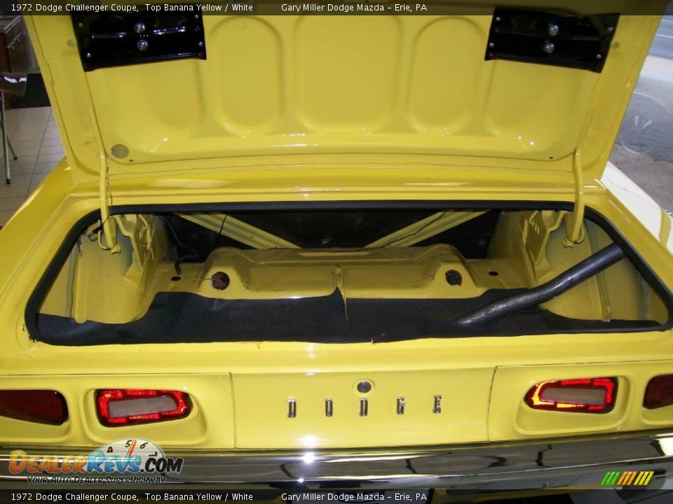 1972 Dodge Challenger Coupe Top Banana Yellow / White Photo #5