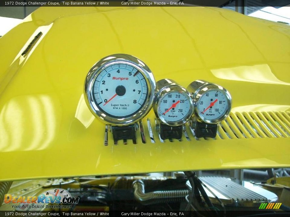 1972 Dodge Challenger Coupe Top Banana Yellow / White Photo #13