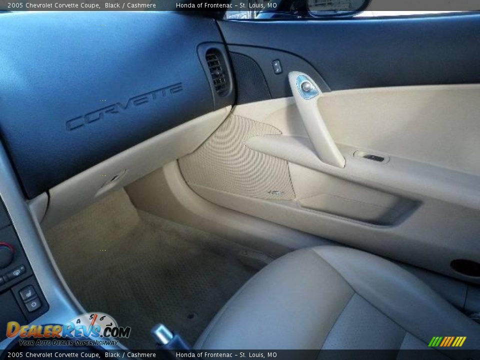 2005 Chevrolet Corvette Coupe Black / Cashmere Photo #17