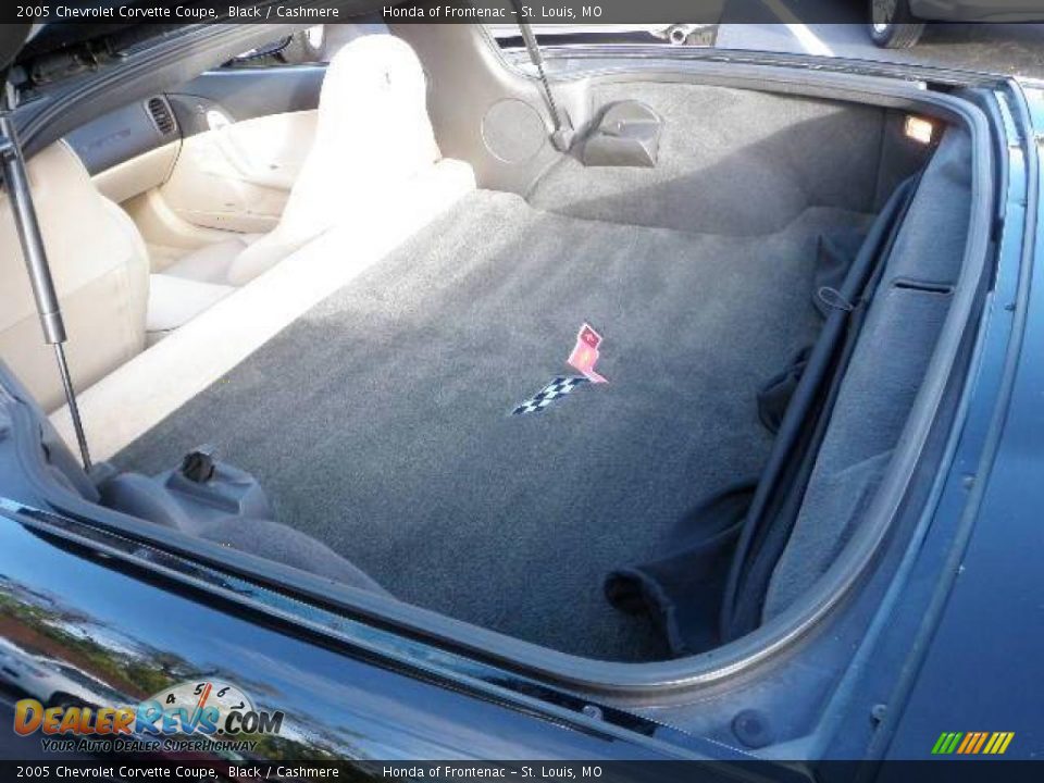2005 Chevrolet Corvette Coupe Black / Cashmere Photo #24