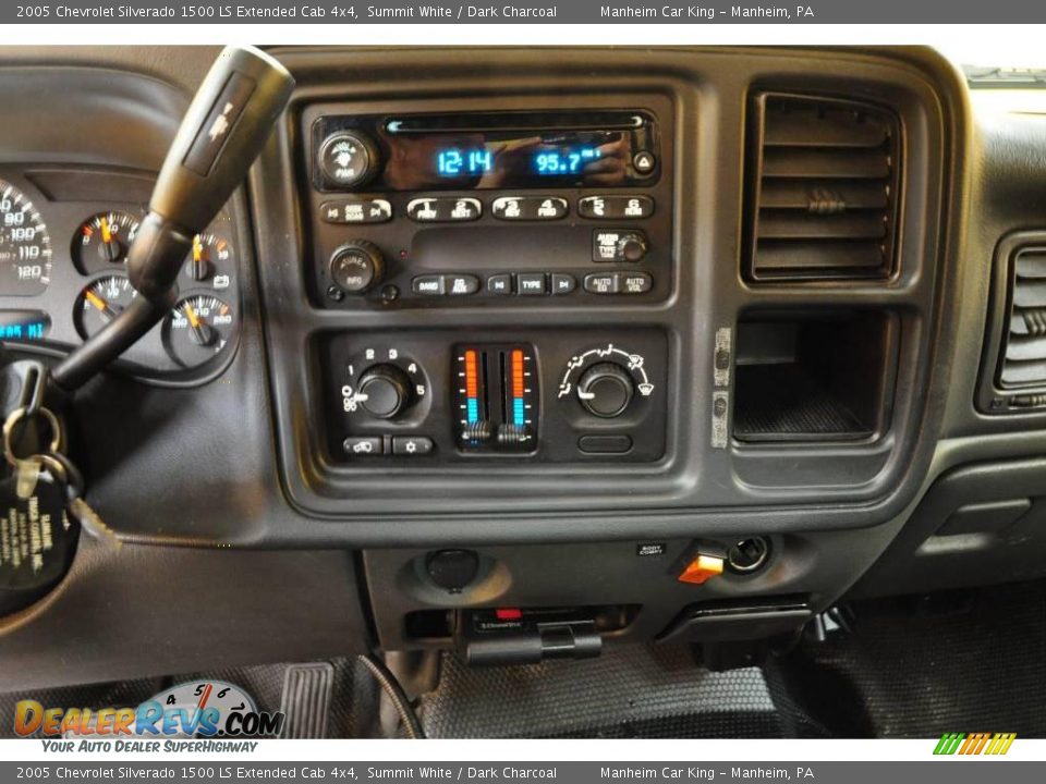 2005 Chevrolet Silverado 1500 LS Extended Cab 4x4 Summit White / Dark Charcoal Photo #8