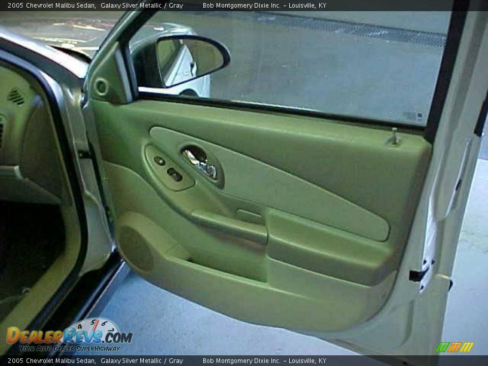 2005 Chevrolet Malibu Sedan Galaxy Silver Metallic / Gray Photo #6
