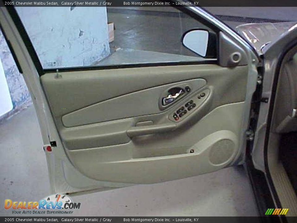2005 Chevrolet Malibu Sedan Galaxy Silver Metallic / Gray Photo #18