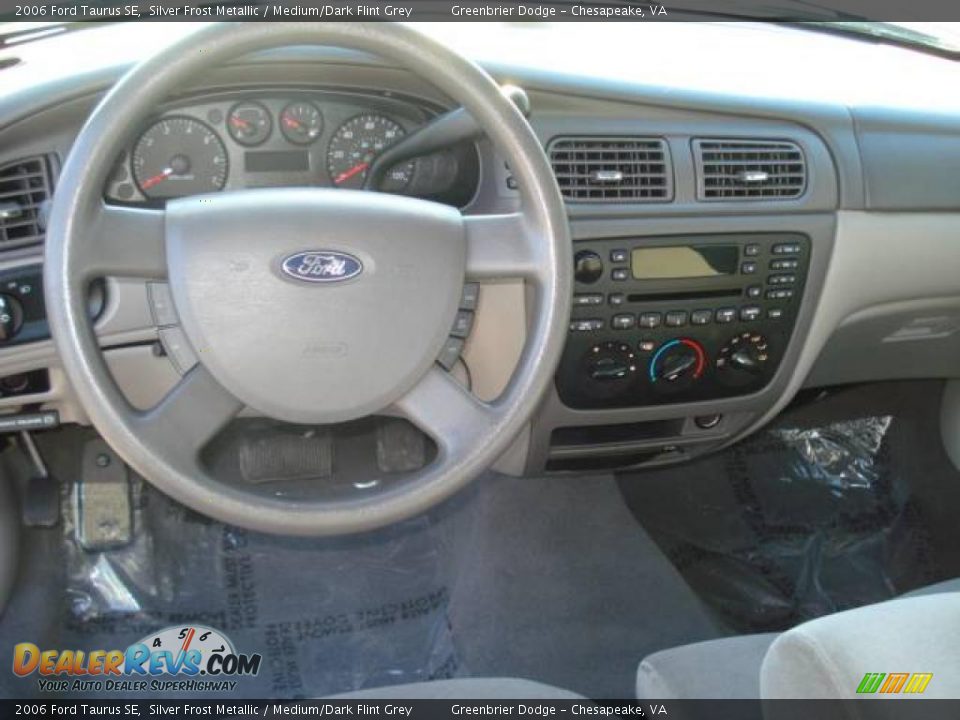 2006 Ford Taurus SE Silver Frost Metallic / Medium/Dark Flint Grey Photo #10