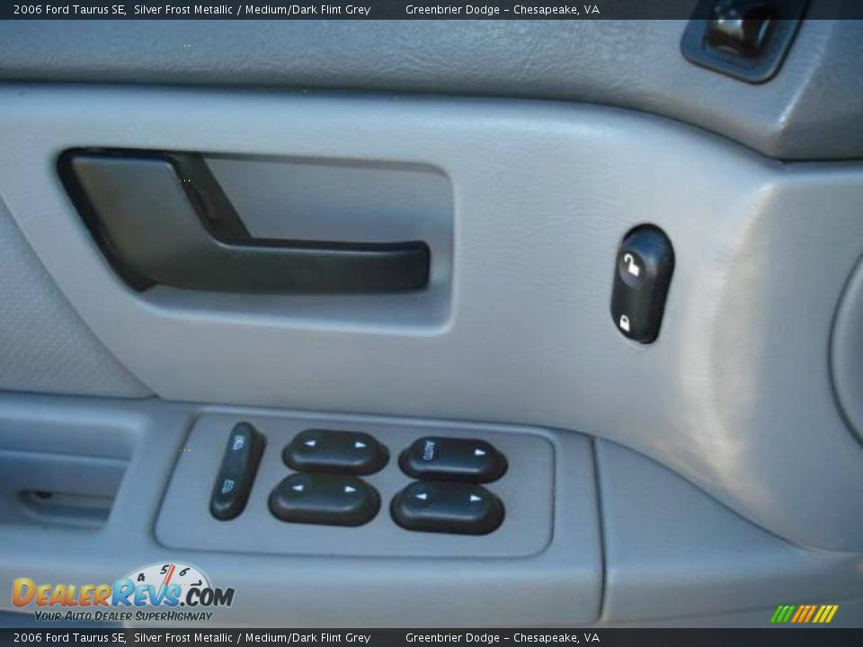 2006 Ford Taurus SE Silver Frost Metallic / Medium/Dark Flint Grey Photo #11