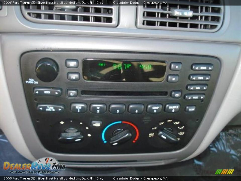2006 Ford Taurus SE Silver Frost Metallic / Medium/Dark Flint Grey Photo #12
