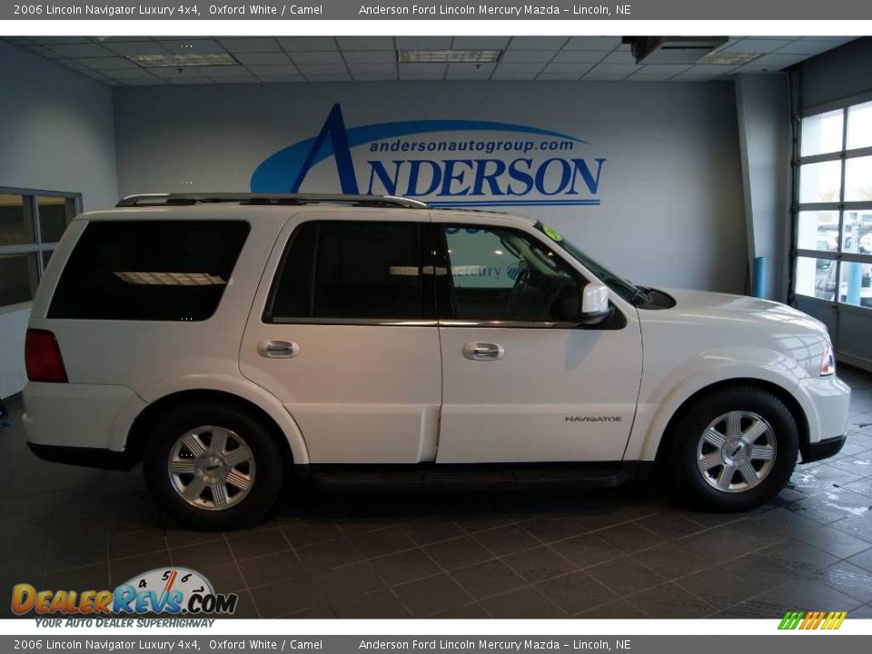 2006 Lincoln Navigator Luxury 4x4 Oxford White / Camel Photo #2