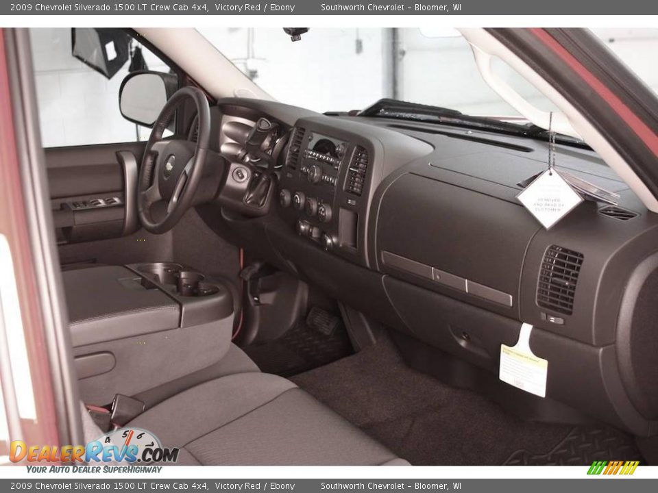 2009 Chevrolet Silverado 1500 LT Crew Cab 4x4 Victory Red / Ebony Photo #4
