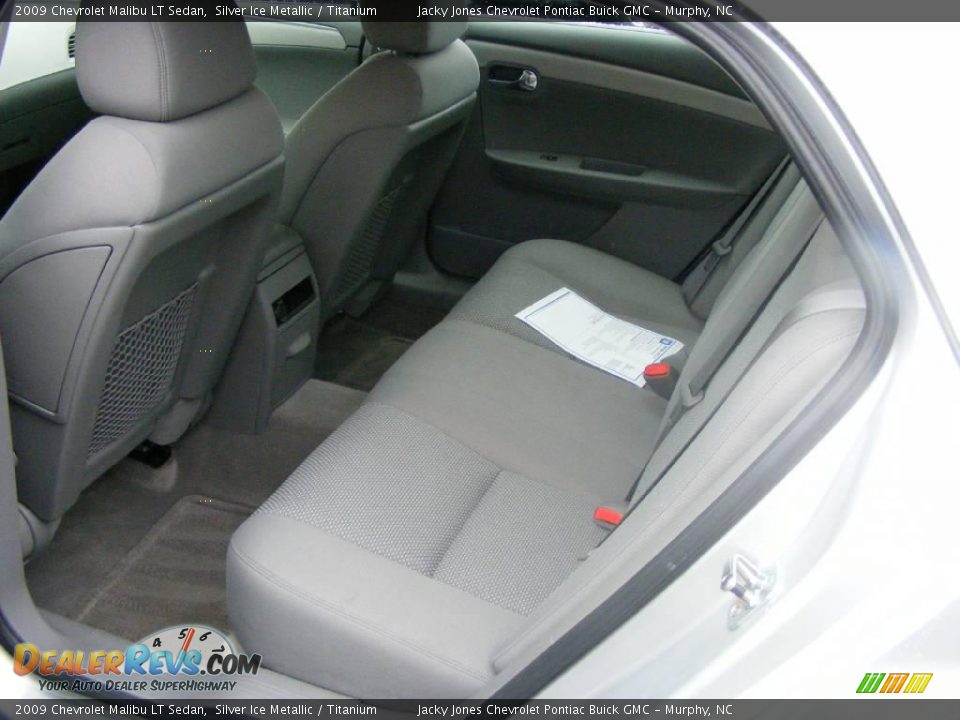 2009 Chevrolet Malibu LT Sedan Silver Ice Metallic / Titanium Photo #10