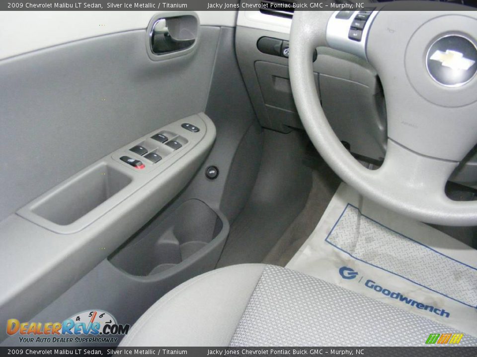 2009 Chevrolet Malibu LT Sedan Silver Ice Metallic / Titanium Photo #11
