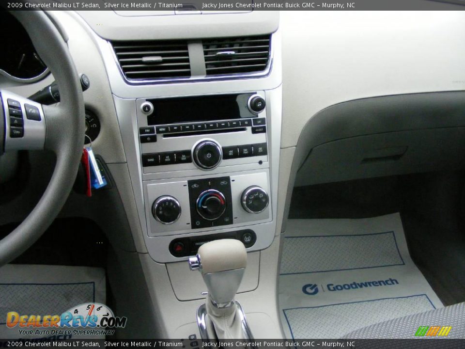 2009 Chevrolet Malibu LT Sedan Silver Ice Metallic / Titanium Photo #13