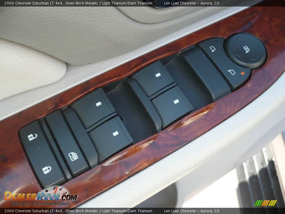 2009 Chevrolet Suburban LT 4x4 Silver Birch Metallic / Light Titanium/Dark Titanium Photo #8
