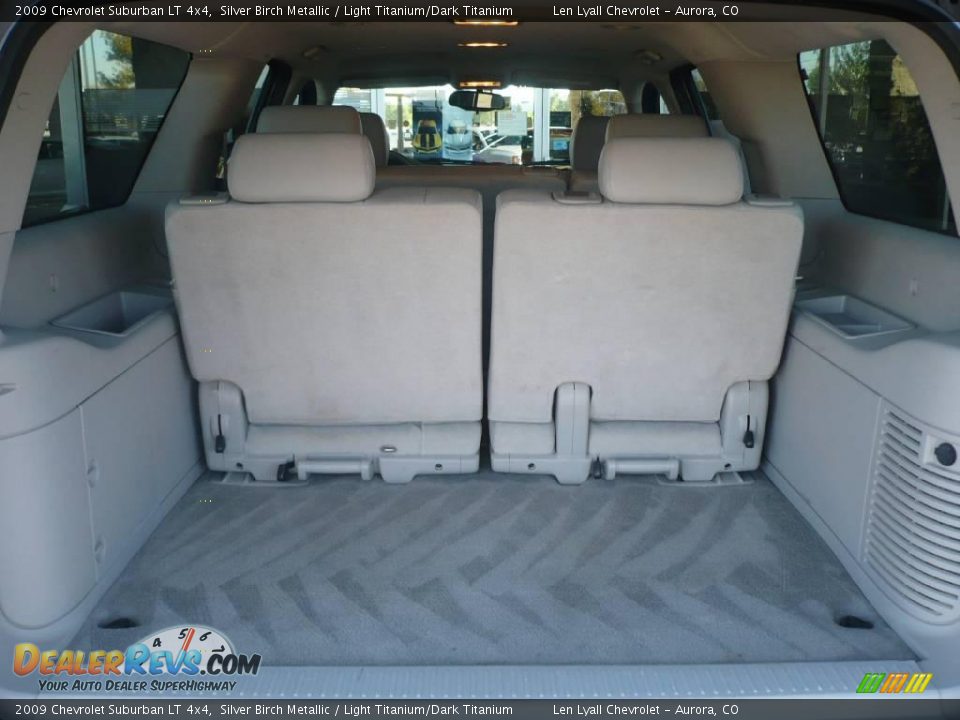 2009 Chevrolet Suburban LT 4x4 Silver Birch Metallic / Light Titanium/Dark Titanium Photo #11