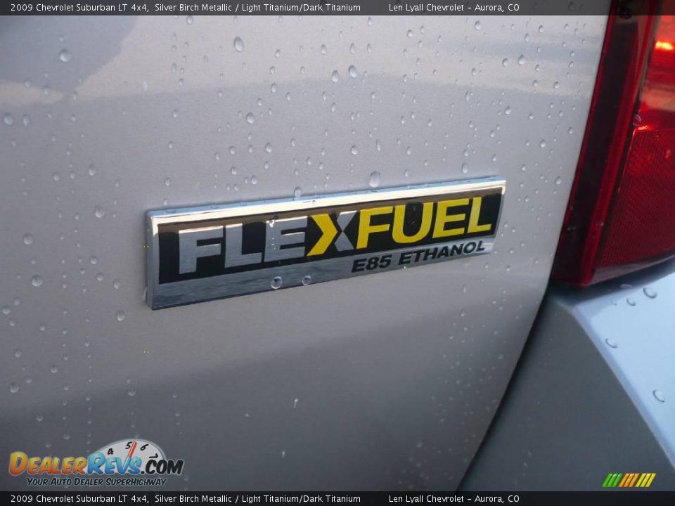 2009 Chevrolet Suburban LT 4x4 Silver Birch Metallic / Light Titanium/Dark Titanium Photo #14