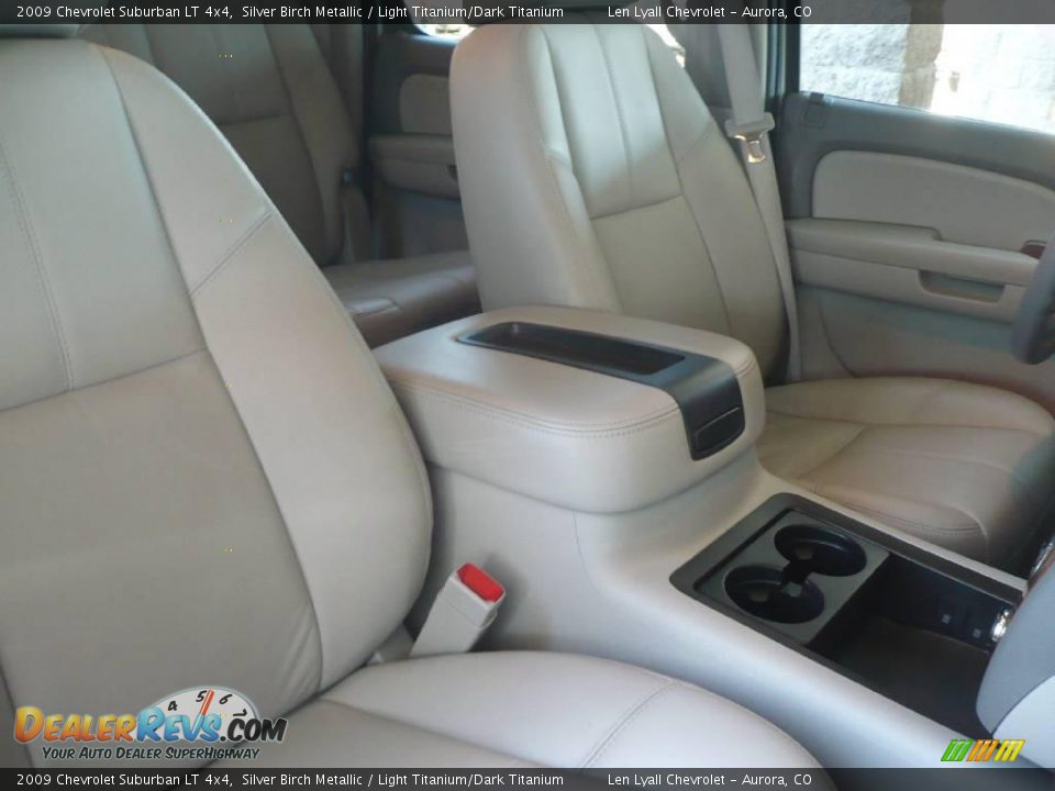 2009 Chevrolet Suburban LT 4x4 Silver Birch Metallic / Light Titanium/Dark Titanium Photo #16