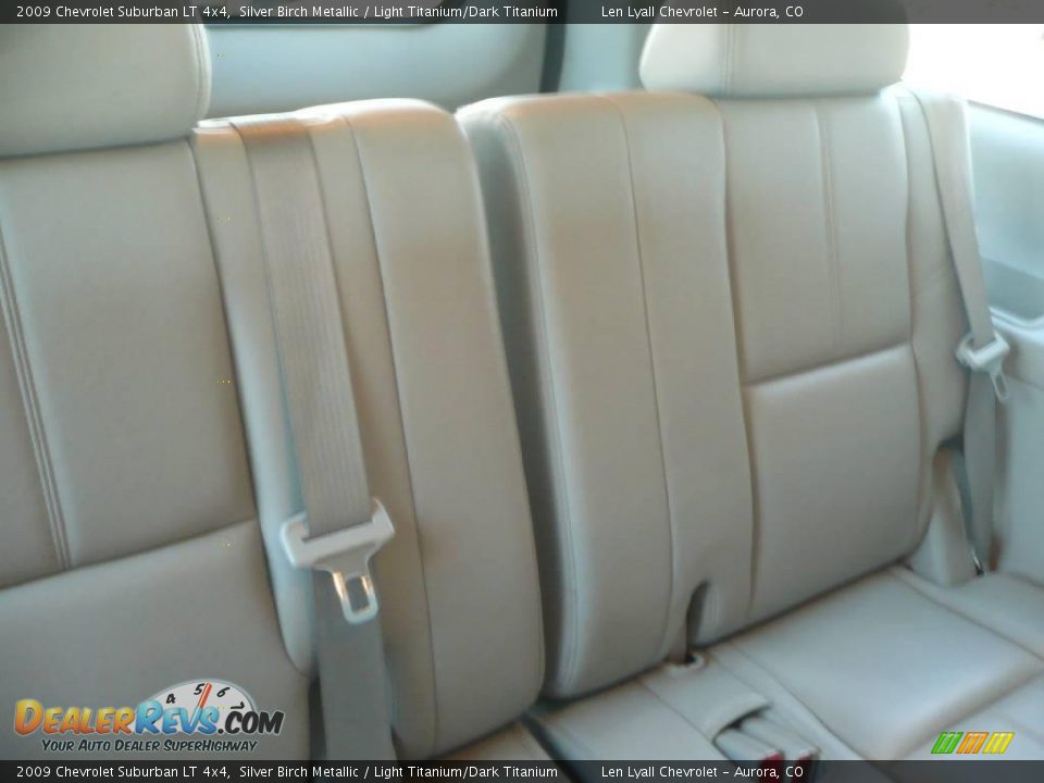 2009 Chevrolet Suburban LT 4x4 Silver Birch Metallic / Light Titanium/Dark Titanium Photo #18
