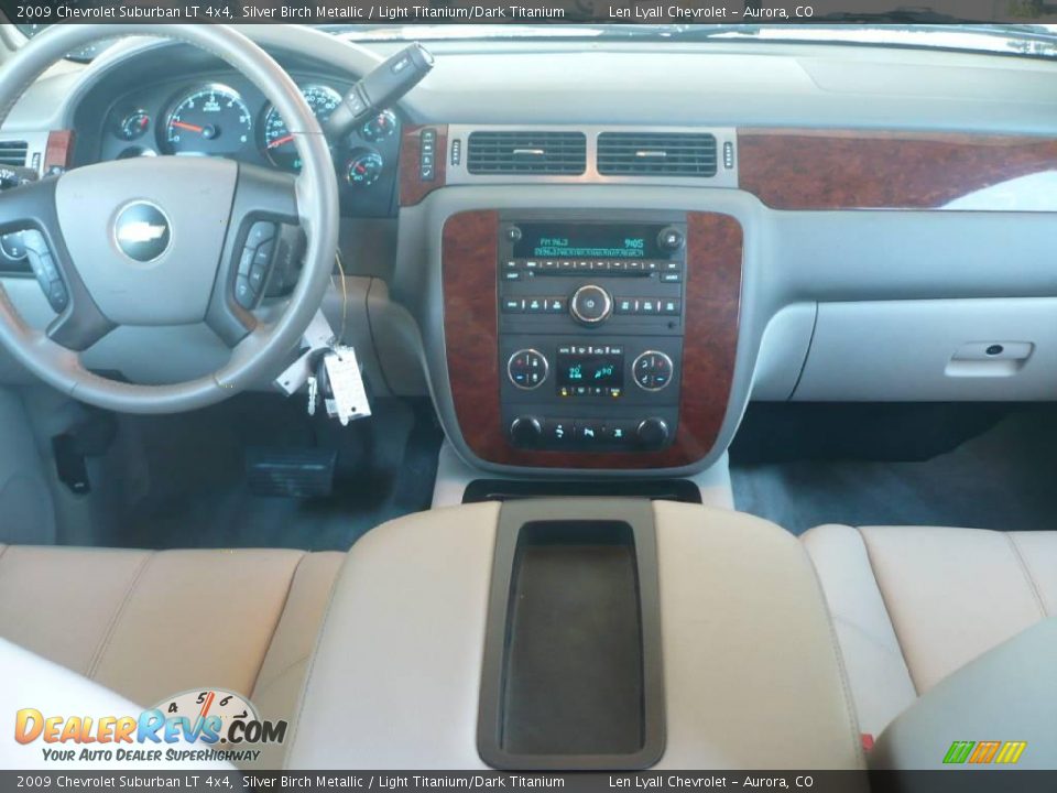 2009 Chevrolet Suburban LT 4x4 Silver Birch Metallic / Light Titanium/Dark Titanium Photo #19