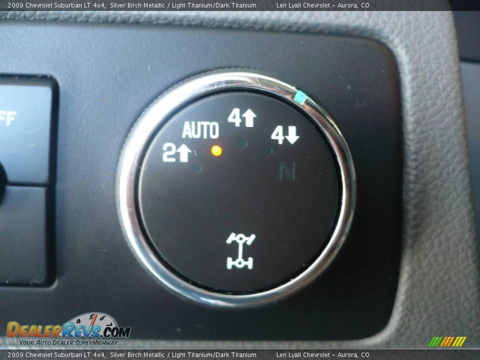 2009 Chevrolet Suburban LT 4x4 Silver Birch Metallic / Light Titanium/Dark Titanium Photo #29