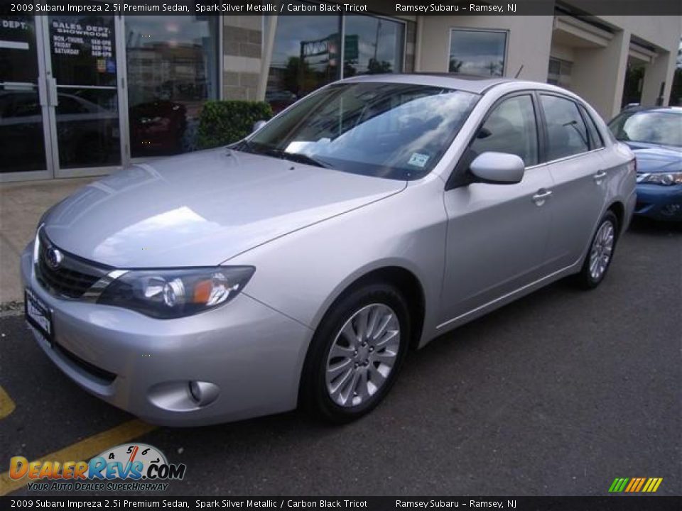 2009 Subaru Impreza 2.5i Premium Sedan Spark Silver Metallic / Carbon Black Tricot Photo #1