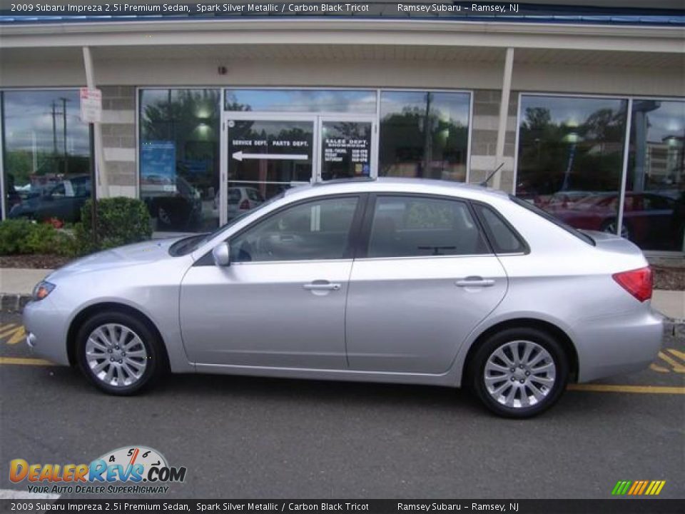 2009 Subaru Impreza 2.5i Premium Sedan Spark Silver Metallic / Carbon Black Tricot Photo #2