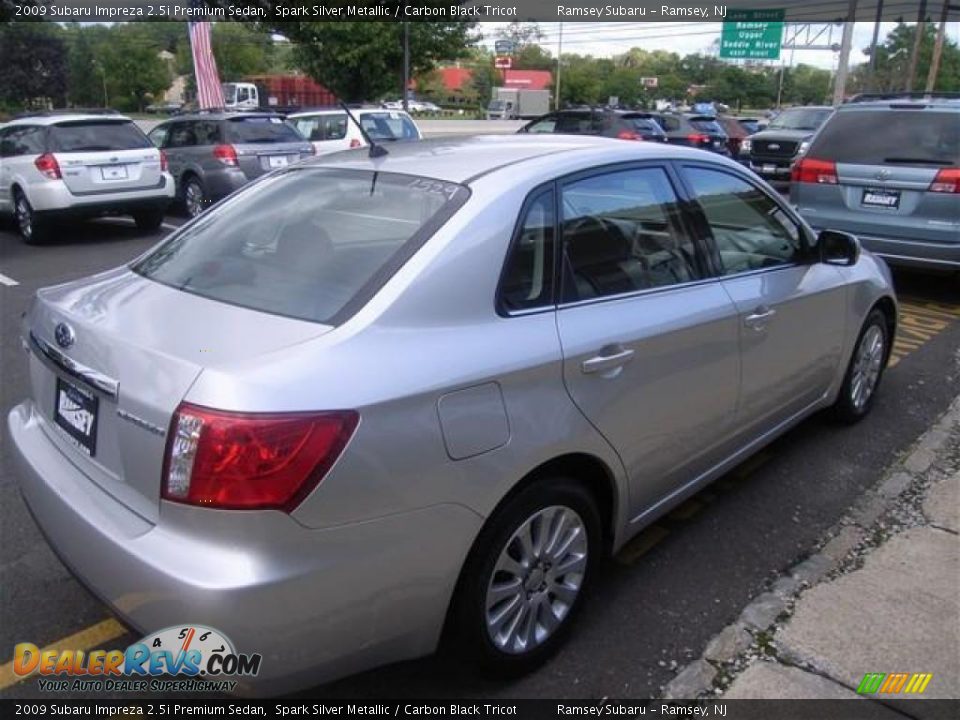 2009 Subaru Impreza 2.5i Premium Sedan Spark Silver Metallic / Carbon Black Tricot Photo #5