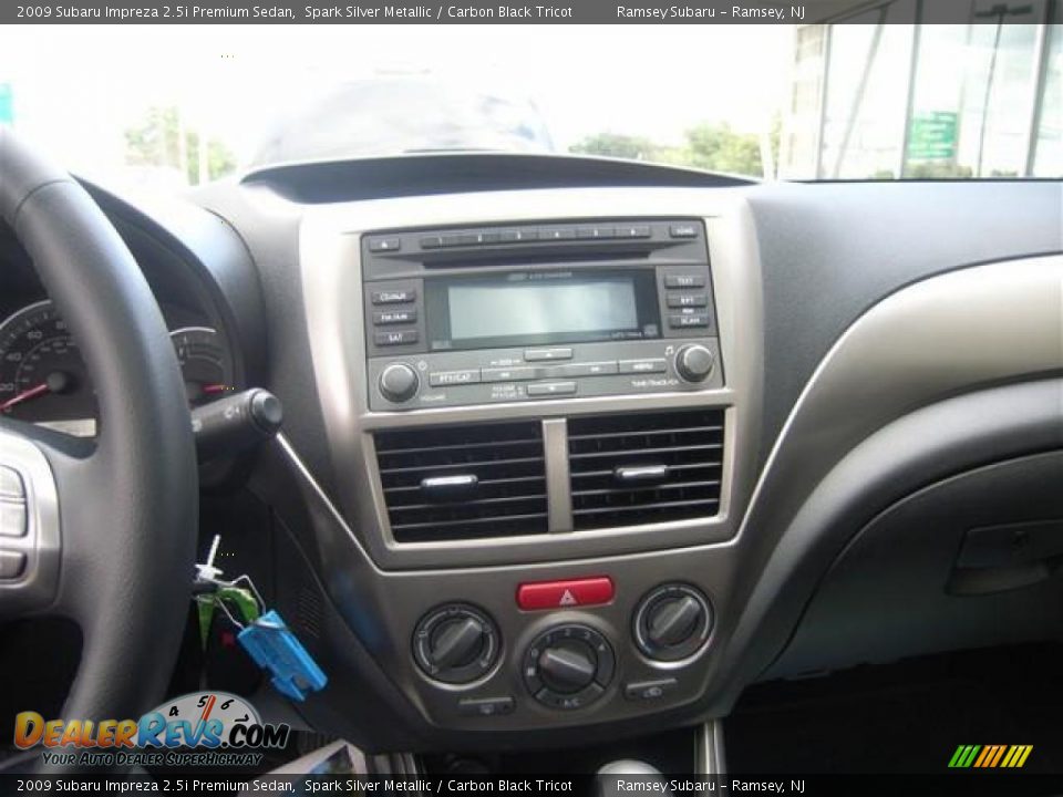 2009 Subaru Impreza 2.5i Premium Sedan Spark Silver Metallic / Carbon Black Tricot Photo #10