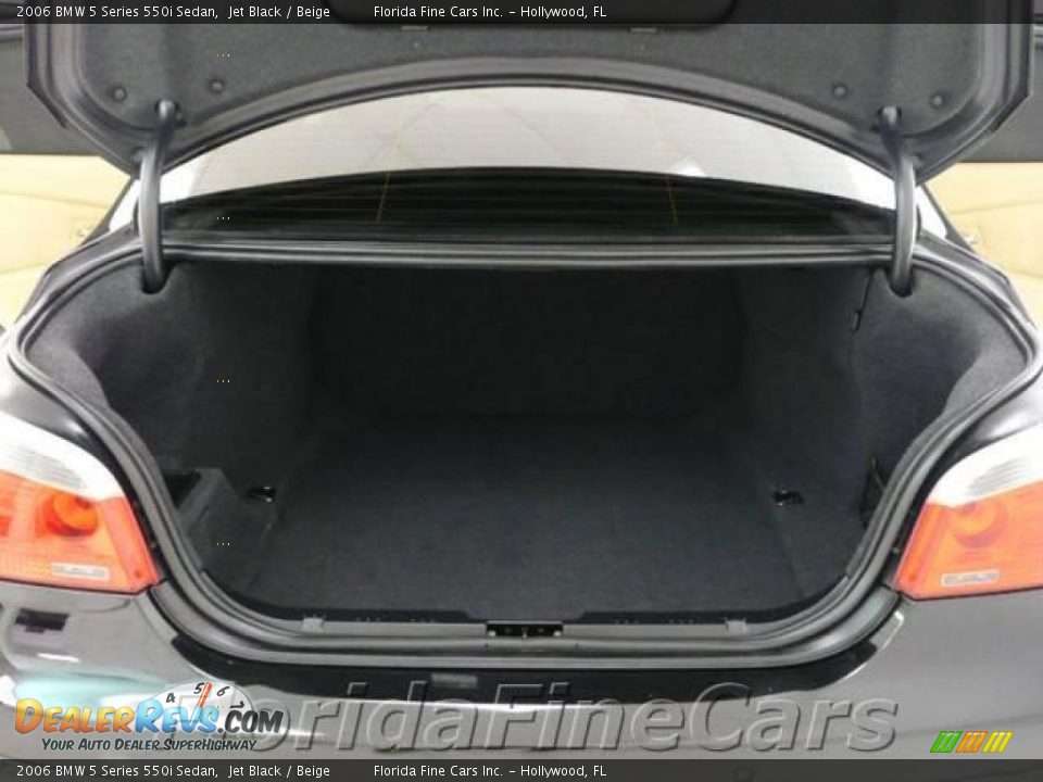 2006 BMW 5 Series 550i Sedan Jet Black / Beige Photo #10