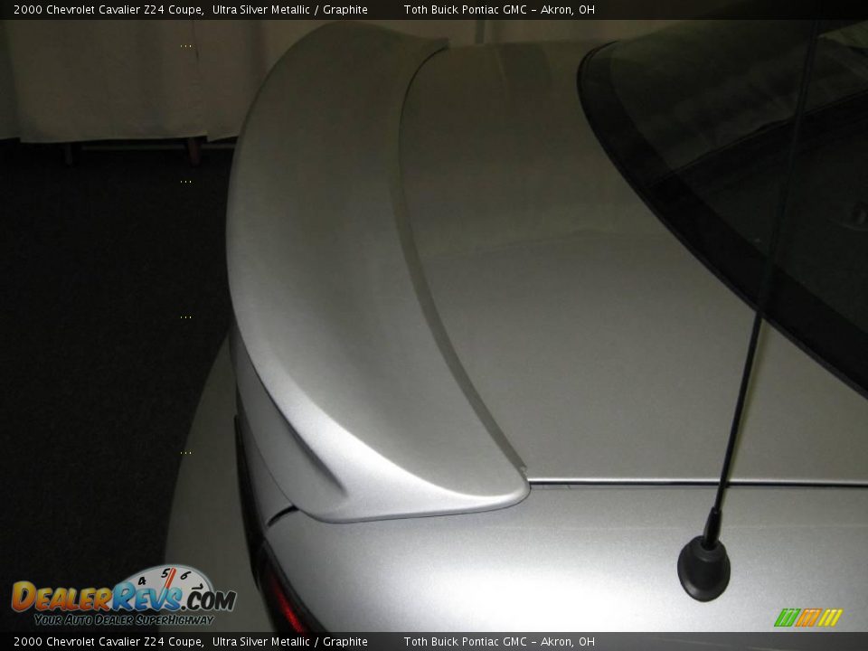 2000 Chevrolet Cavalier Z24 Coupe Ultra Silver Metallic / Graphite Photo #12