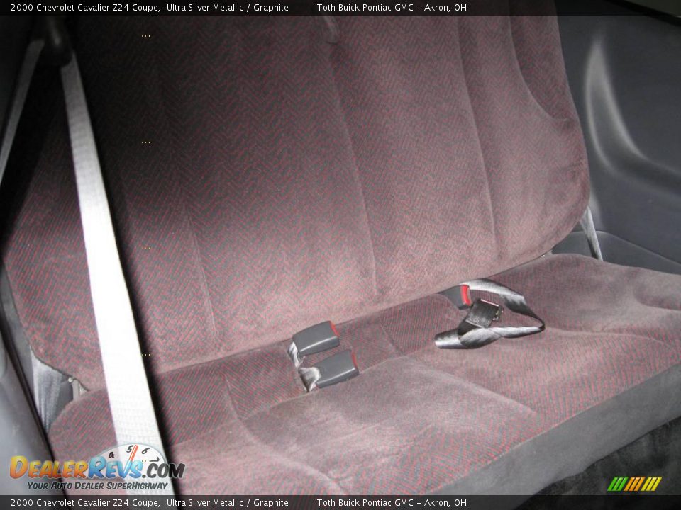 2000 Chevrolet Cavalier Z24 Coupe Ultra Silver Metallic / Graphite Photo #16