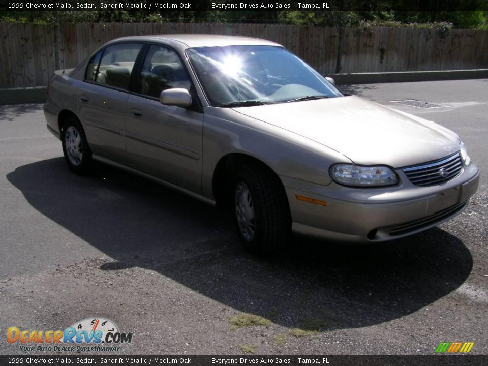 1999 Chevrolet Malibu Sedan Sandrift Metallic / Medium Oak Photo #1