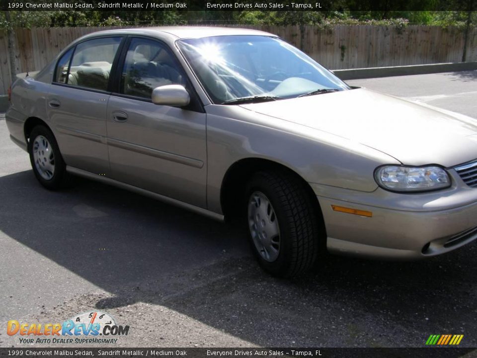 1999 Chevrolet Malibu Sedan Sandrift Metallic / Medium Oak Photo #2
