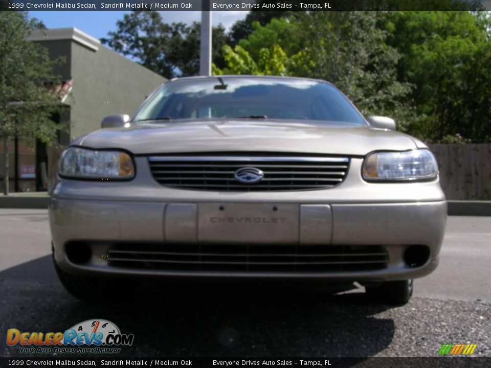 1999 Chevrolet Malibu Sedan Sandrift Metallic / Medium Oak Photo #4