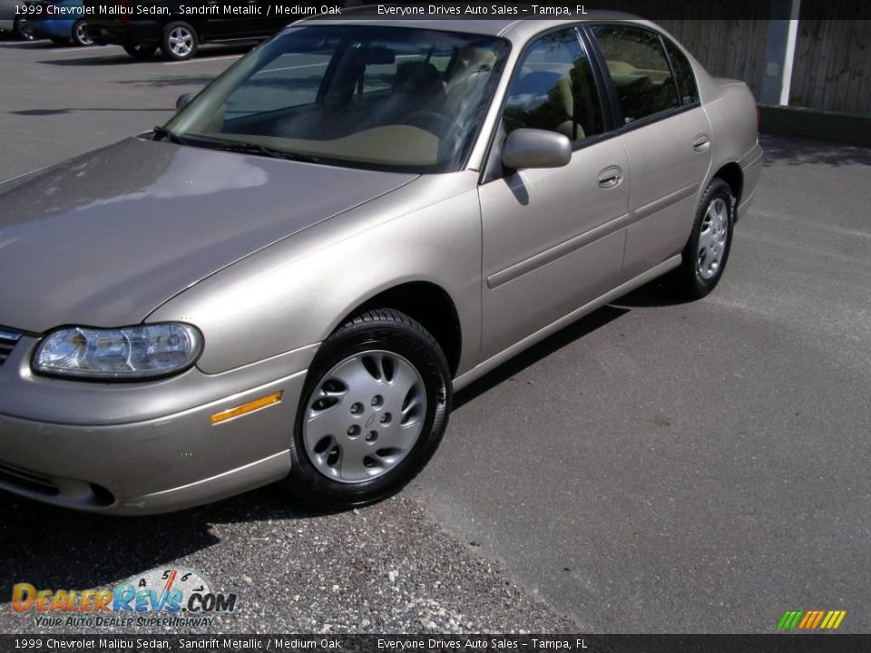 1999 Chevrolet Malibu Sedan Sandrift Metallic / Medium Oak Photo #5