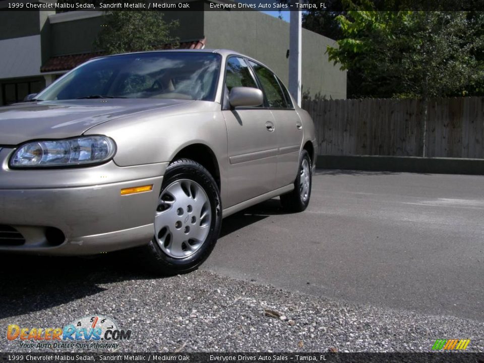 1999 Chevrolet Malibu Sedan Sandrift Metallic / Medium Oak Photo #6