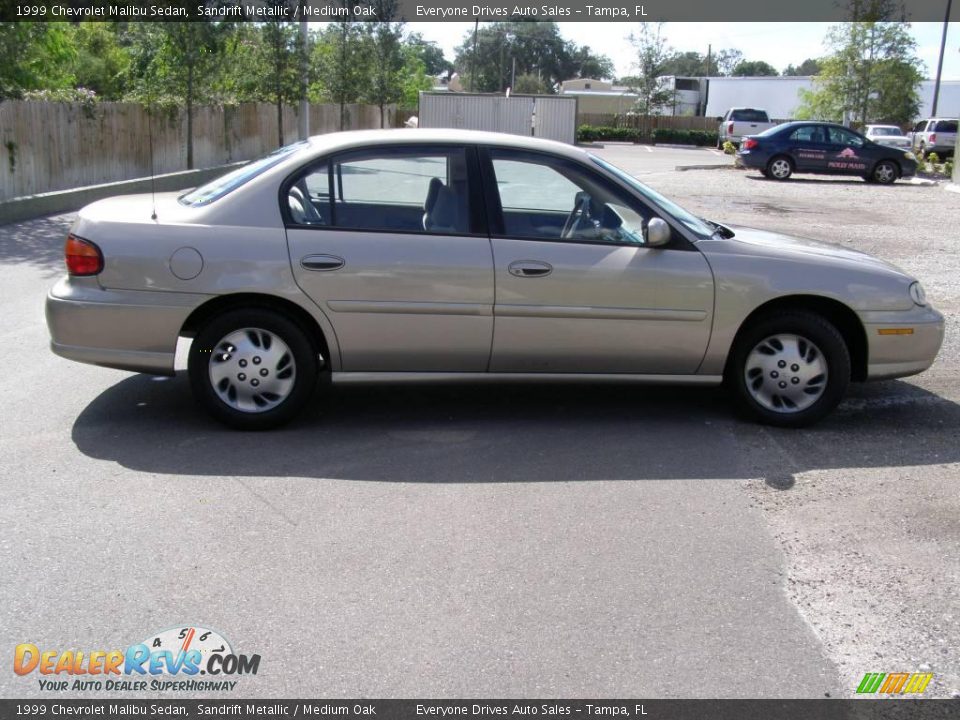 1999 Chevrolet Malibu Sedan Sandrift Metallic / Medium Oak Photo #7