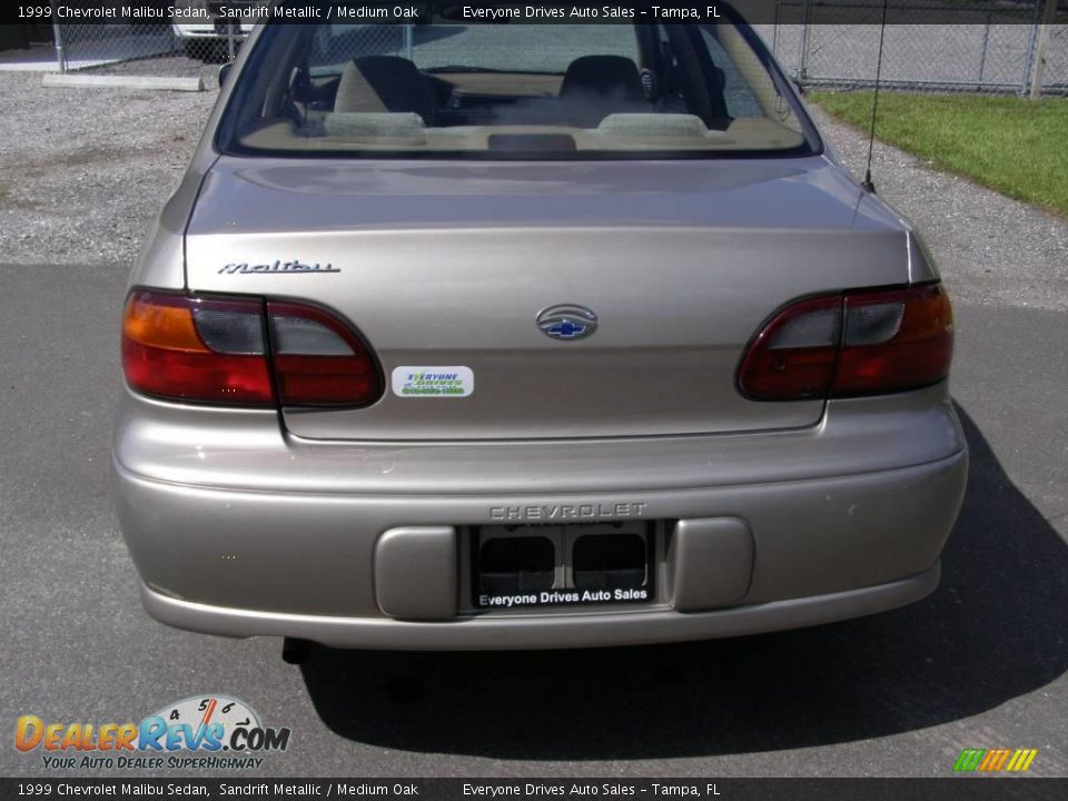 1999 Chevrolet Malibu Sedan Sandrift Metallic / Medium Oak Photo #10