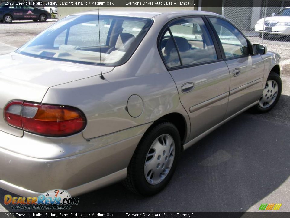 1999 Chevrolet Malibu Sedan Sandrift Metallic / Medium Oak Photo #11
