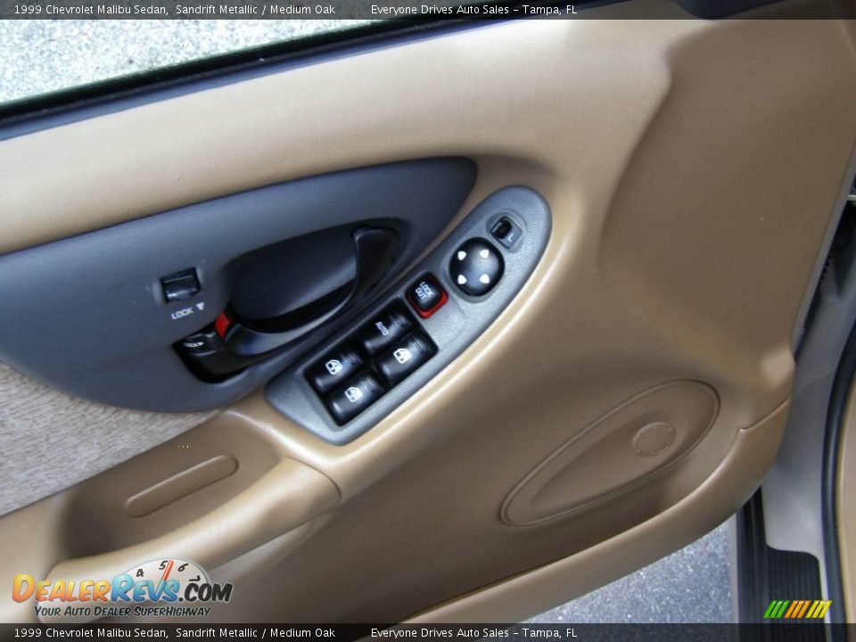 1999 Chevrolet Malibu Sedan Sandrift Metallic / Medium Oak Photo #13