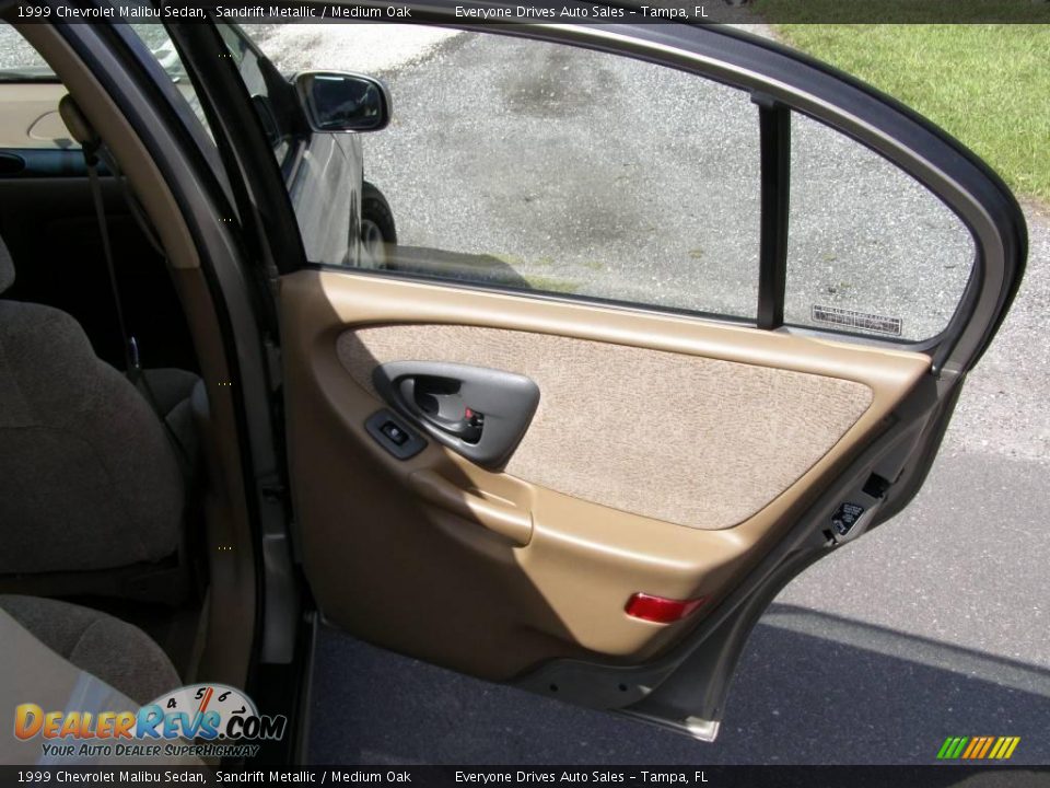 1999 Chevrolet Malibu Sedan Sandrift Metallic / Medium Oak Photo #15