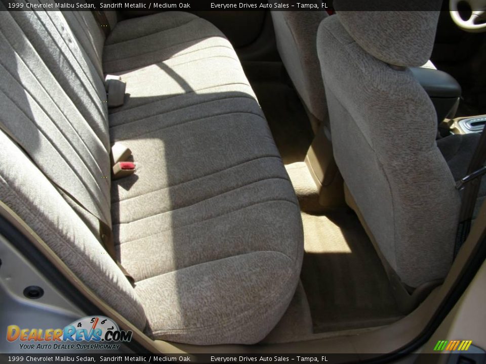 1999 Chevrolet Malibu Sedan Sandrift Metallic / Medium Oak Photo #18