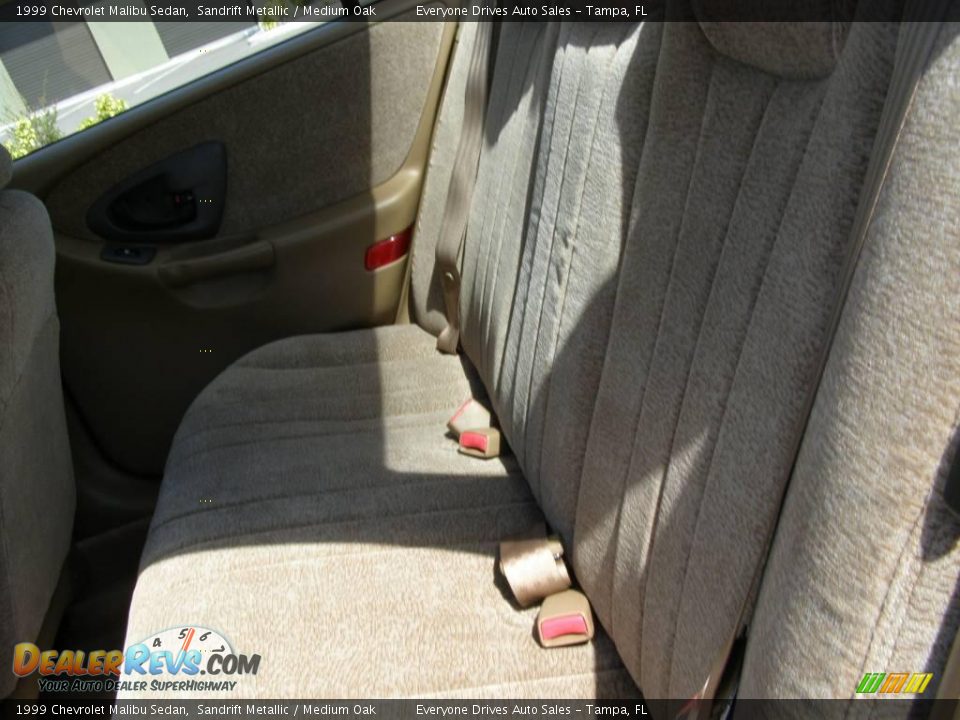 1999 Chevrolet Malibu Sedan Sandrift Metallic / Medium Oak Photo #19