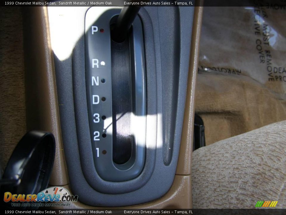 1999 Chevrolet Malibu Sedan Sandrift Metallic / Medium Oak Photo #27