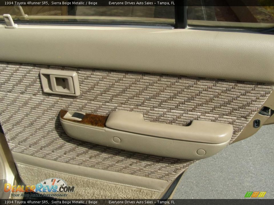 1994 Toyota 4Runner SR5 Sierra Beige Metallic / Beige Photo #20