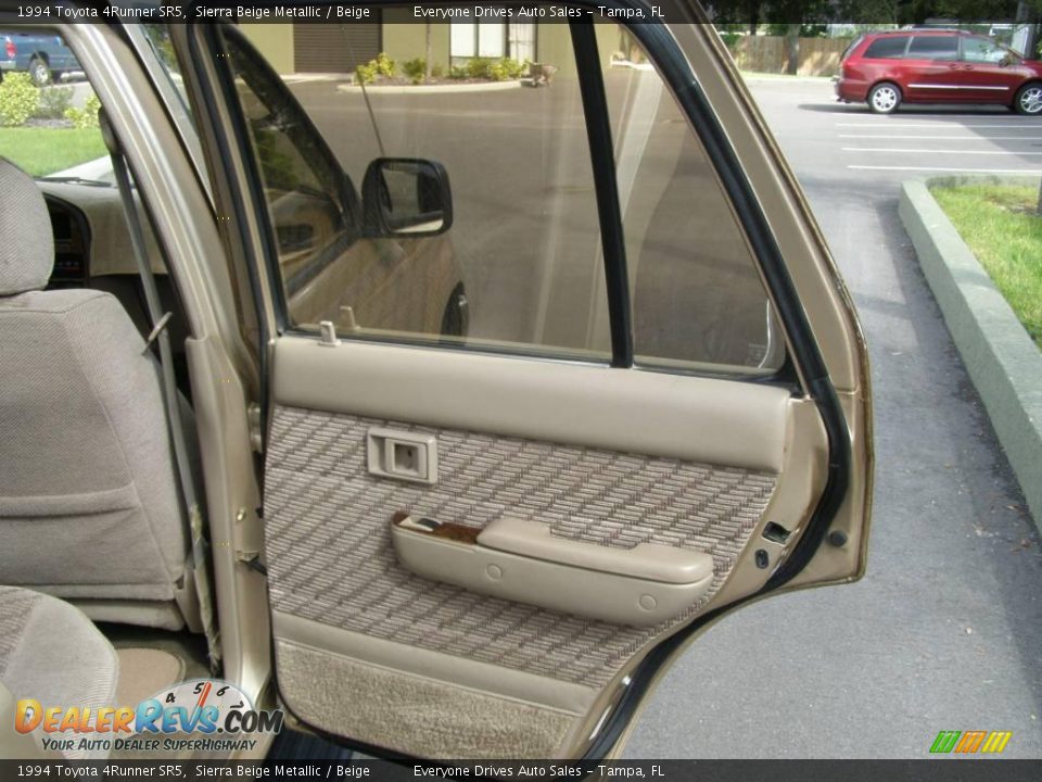 1994 Toyota 4Runner SR5 Sierra Beige Metallic / Beige Photo #22