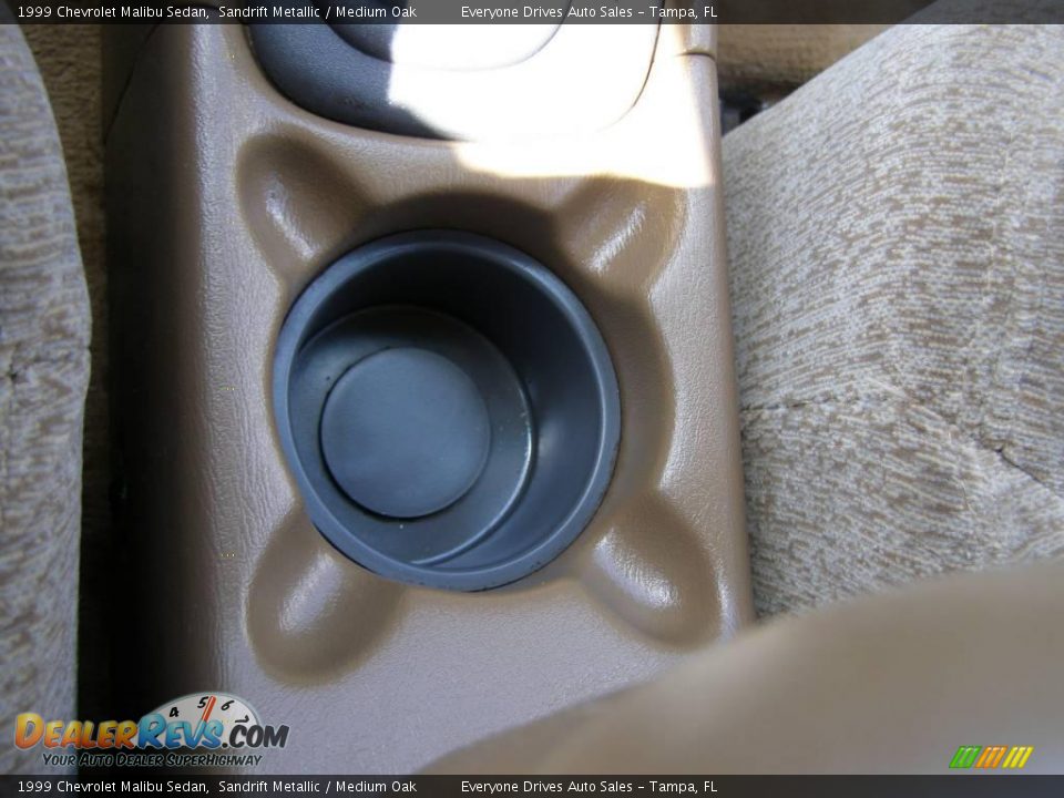 1999 Chevrolet Malibu Sedan Sandrift Metallic / Medium Oak Photo #31