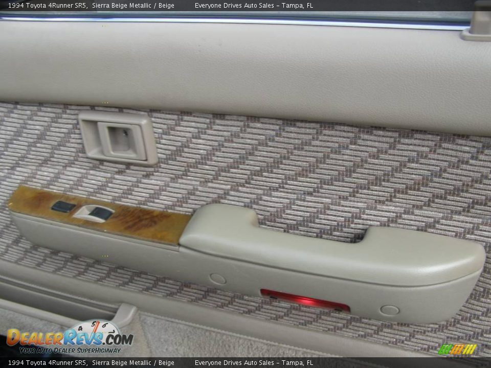 1994 Toyota 4Runner SR5 Sierra Beige Metallic / Beige Photo #24