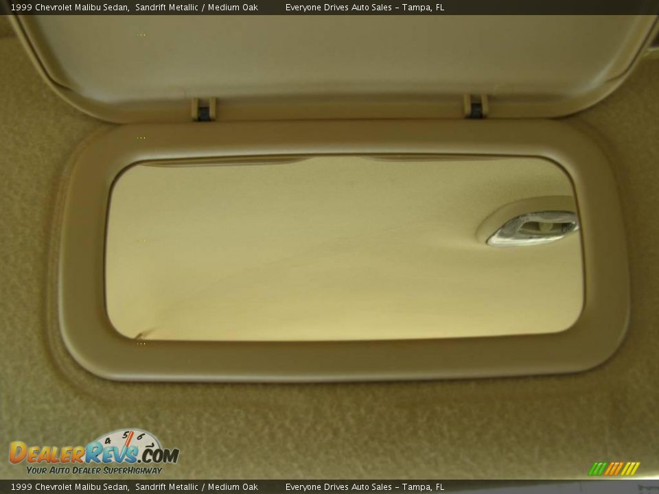1999 Chevrolet Malibu Sedan Sandrift Metallic / Medium Oak Photo #32